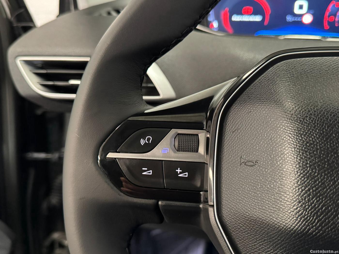Peugeot 3008 1.5 BlueHDi Active P — fotografia 8