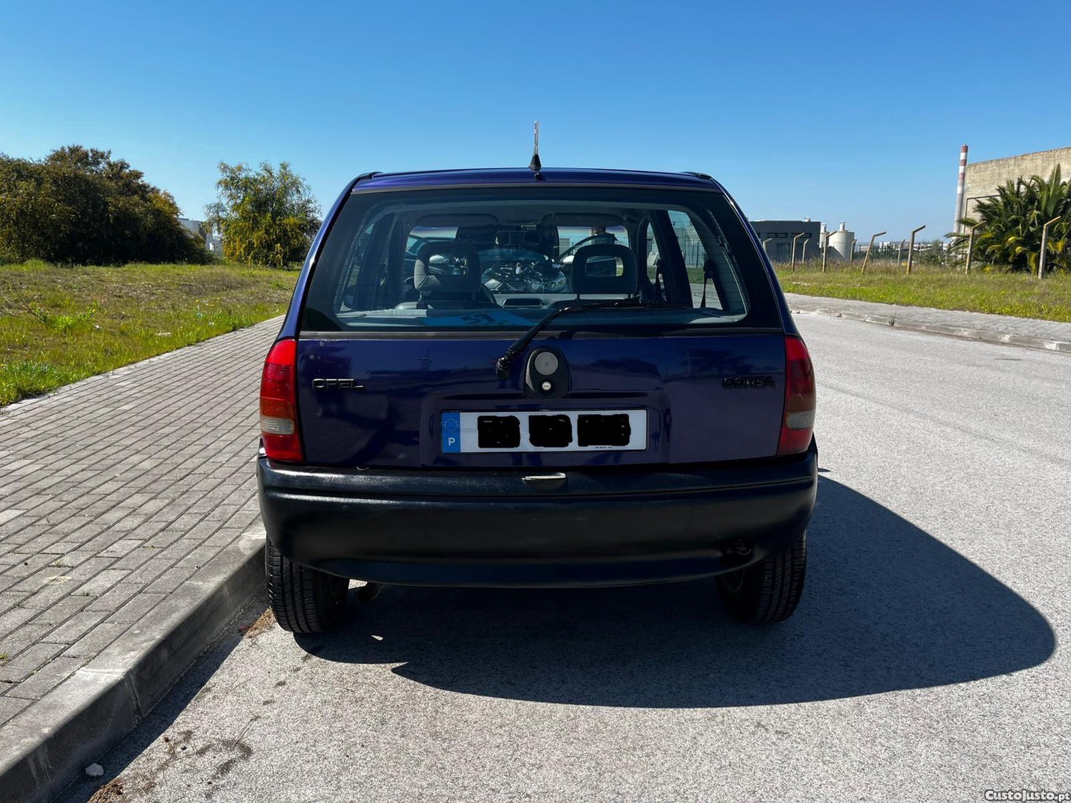 Opel Corsa 1.2i gasolina com 193000 km — fotografia 3
