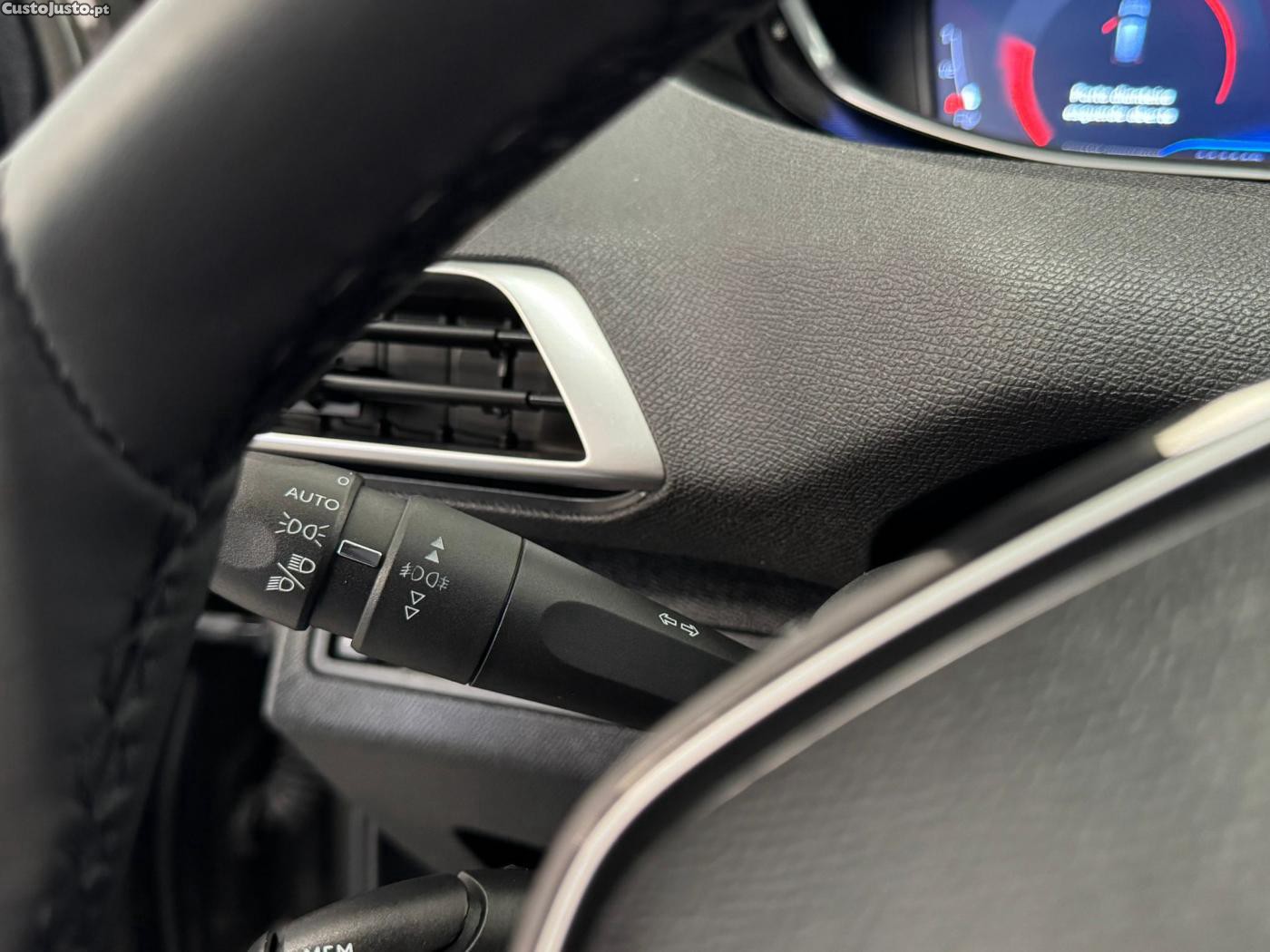 Peugeot 3008 1.5 BlueHDi Active P — fotografia 6