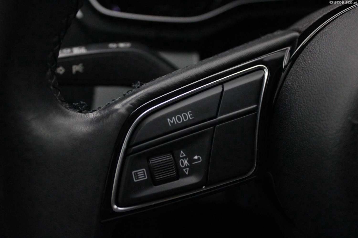 Audi A4 AVANT 30 TDI S-TRONIC — fotografia 33