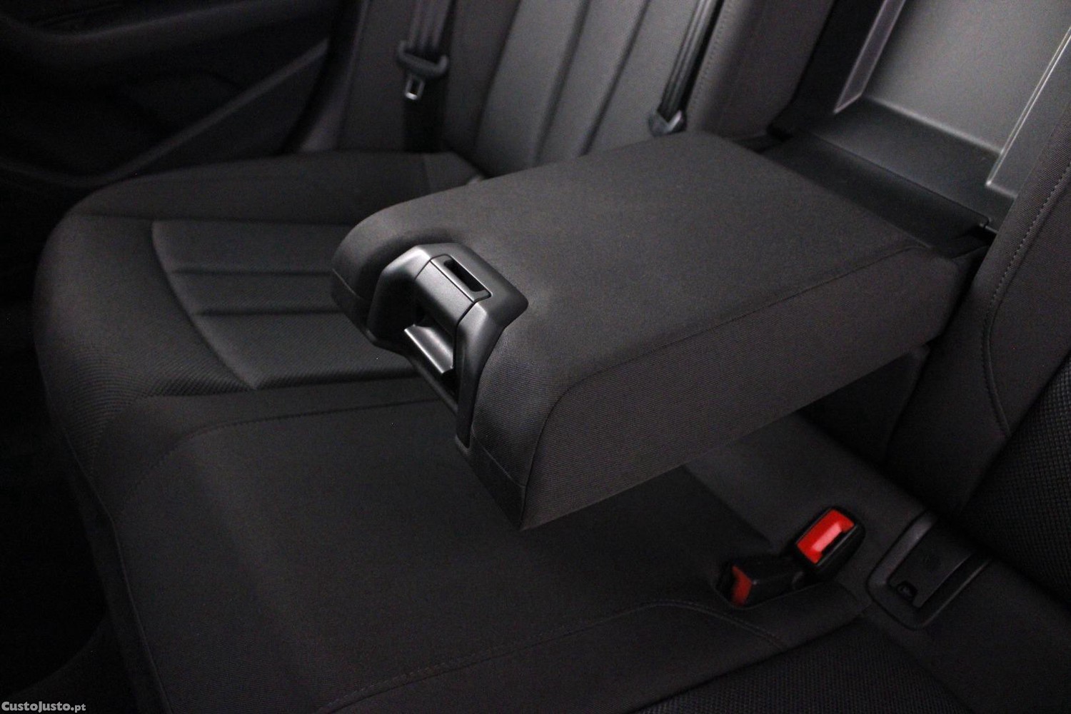 Audi A4 AVANT 30 TDI S-TRONIC — fotografia 9