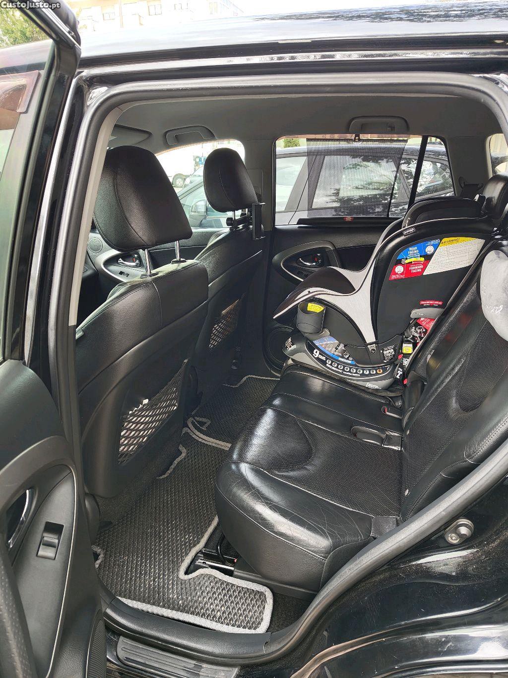 Toyota RAV4 AWD — fotografia 5