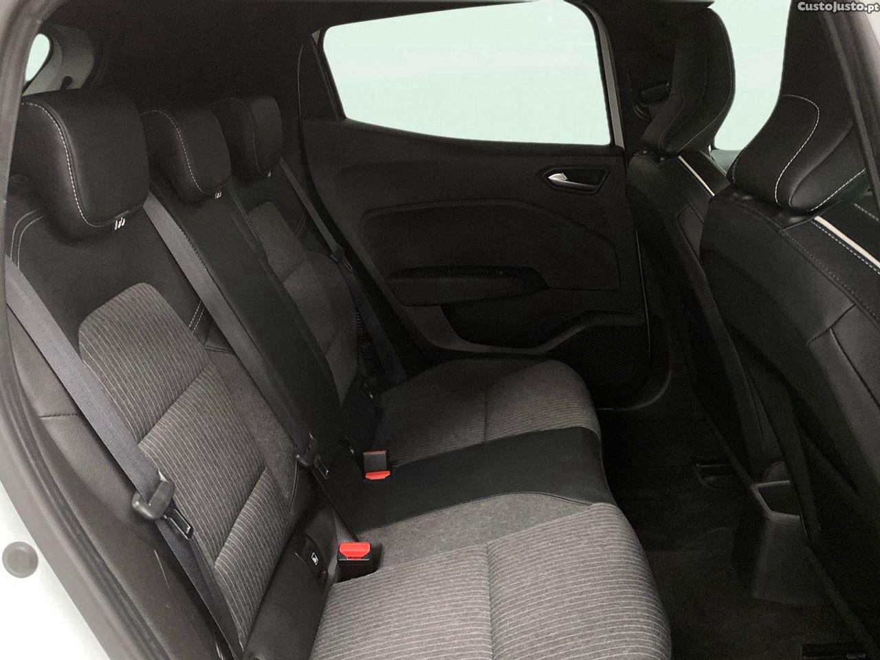Renault Clio 1.6 E-Tech Exclusive — fotografia 4
