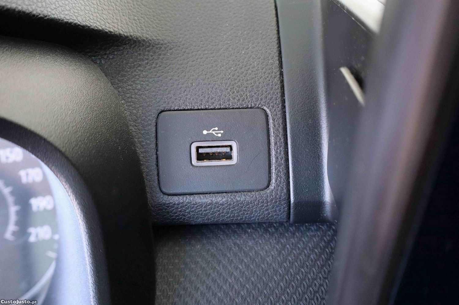 Dacia Sandero 1.0 TCe Essential — fotografia 16