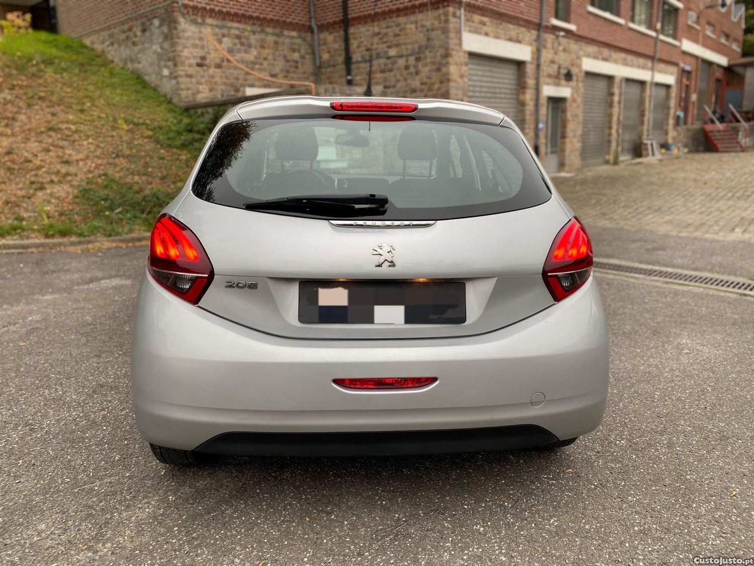 Peugeot 208 1.6 hdi active — fotografia 2
