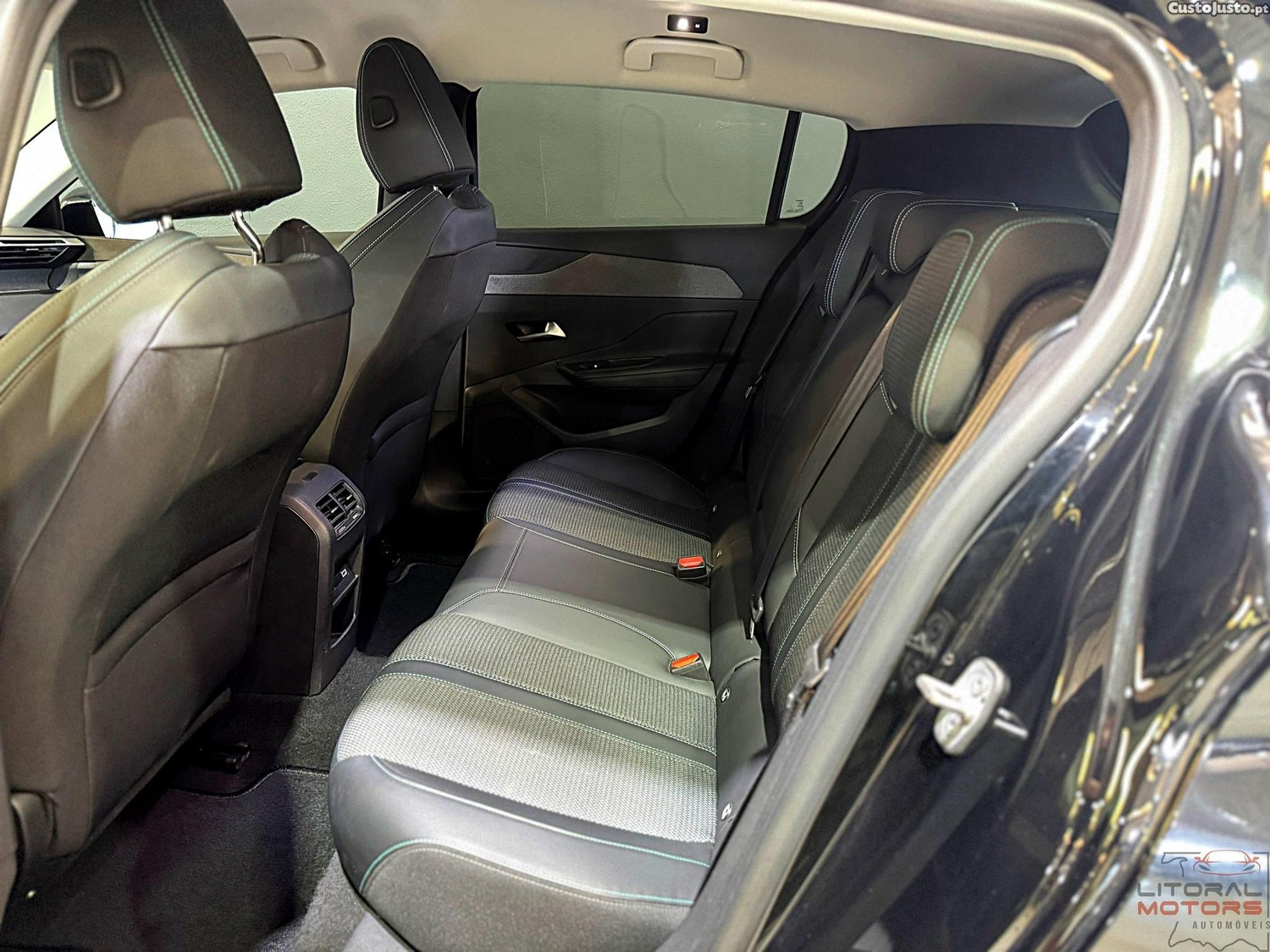 Peugeot 308 1.2 PureTech Allure — fotografia 10