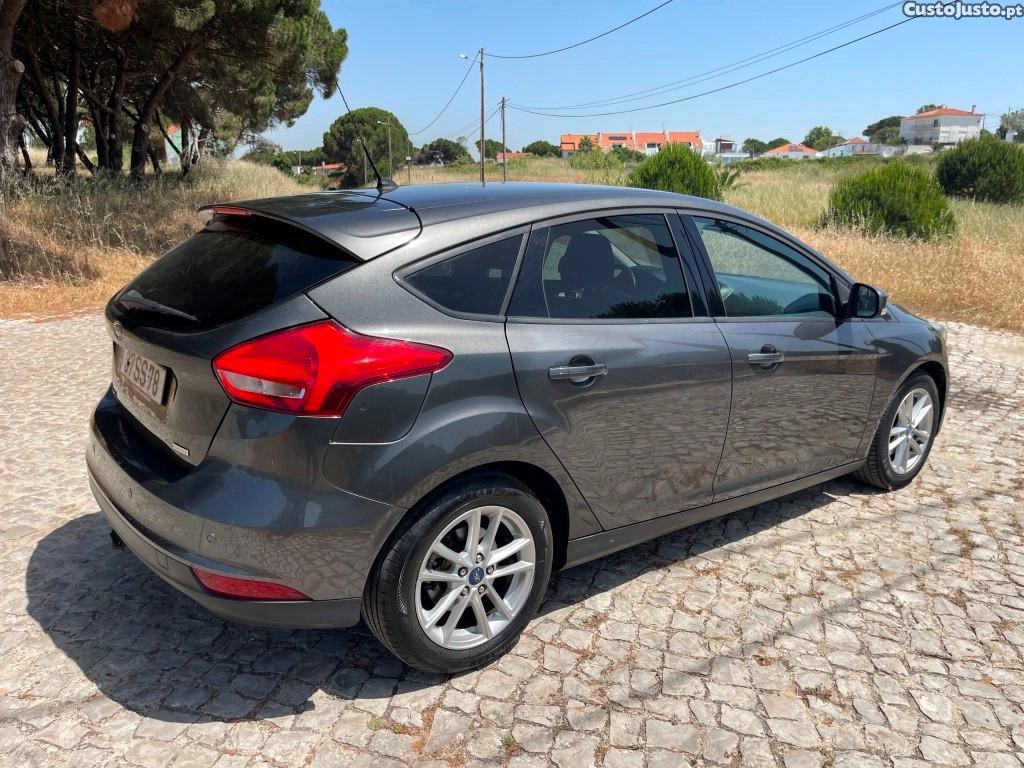Ford Focus 1.0 SCTi — photo 3