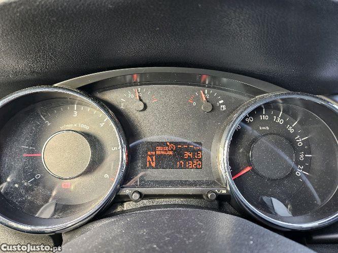Peugeot 3008 1.6 HDI — fotografia 9
