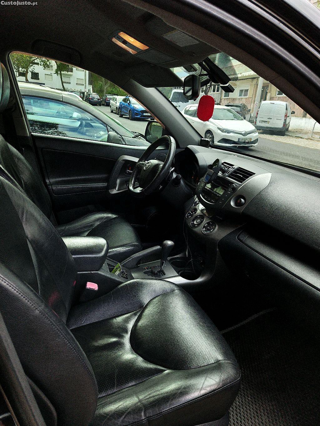Toyota RAV4 AWD — fotografia 4