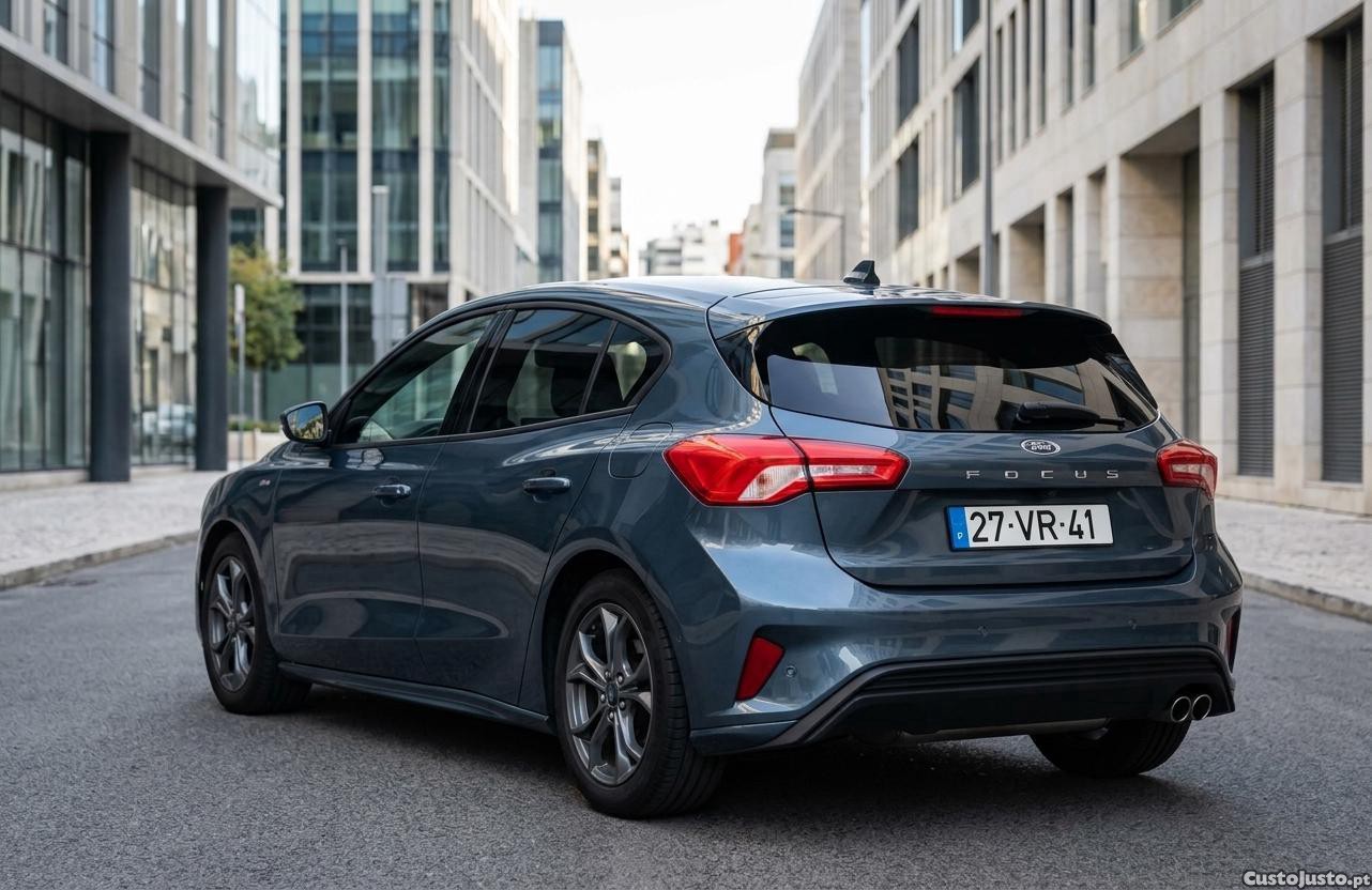 Ford Focus 1.5 TDCI ST-LINE AUTO - 18 foto 2