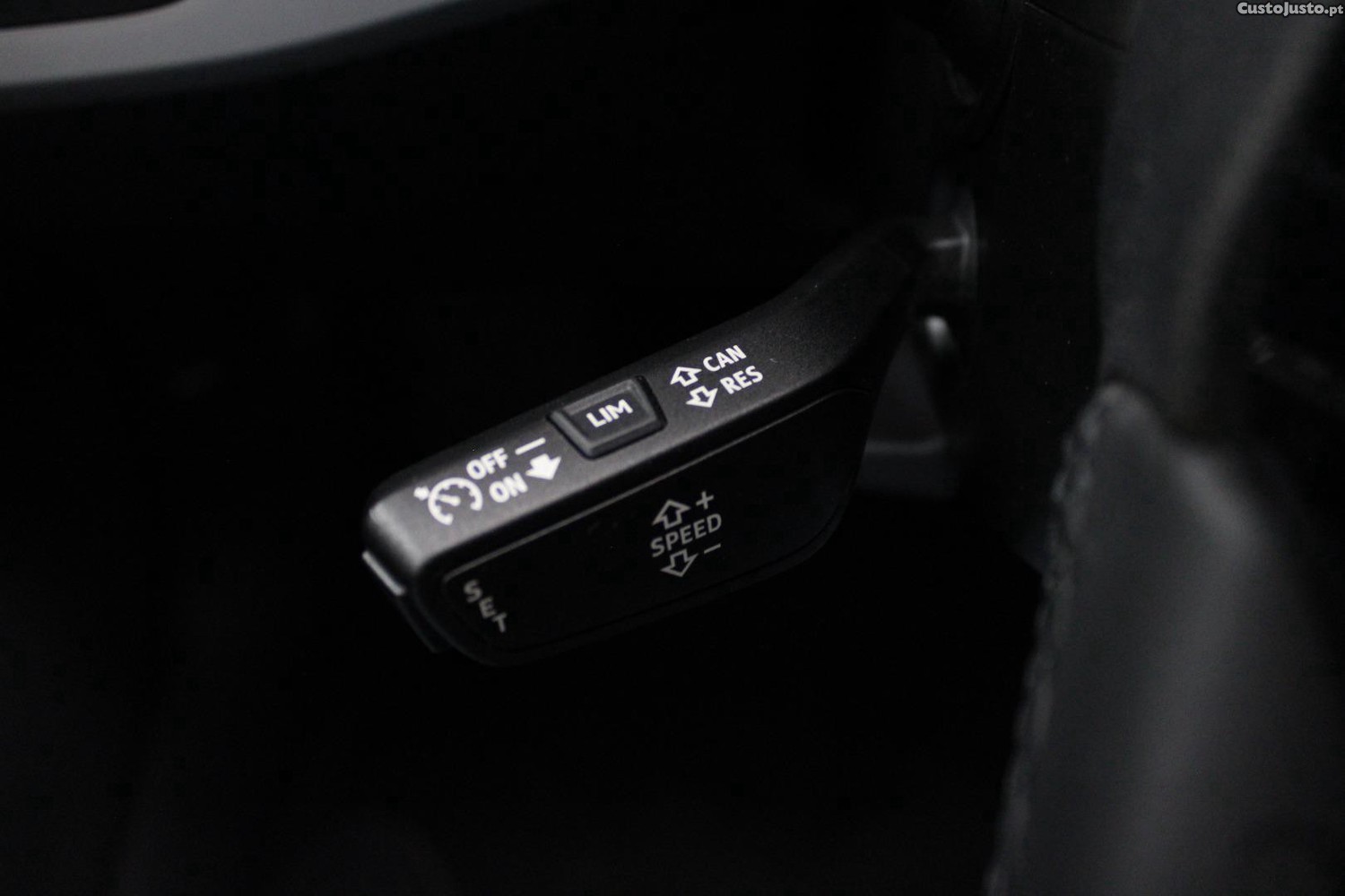 Audi A4 AVANT 30 TDI S-TRONIC — fotografia 31