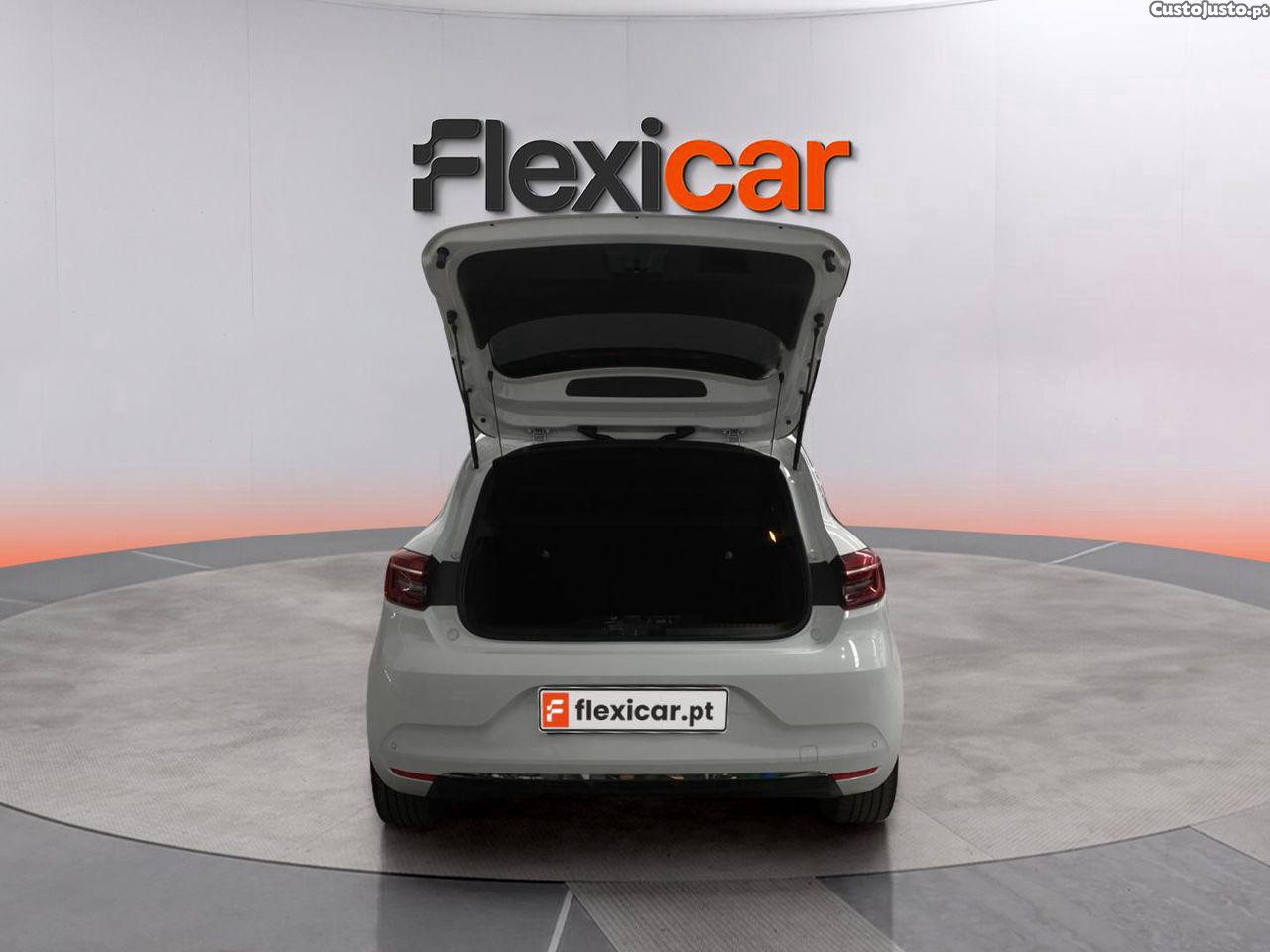 Renault Clio 1.6 E-Tech Exclusive — fotografia 2