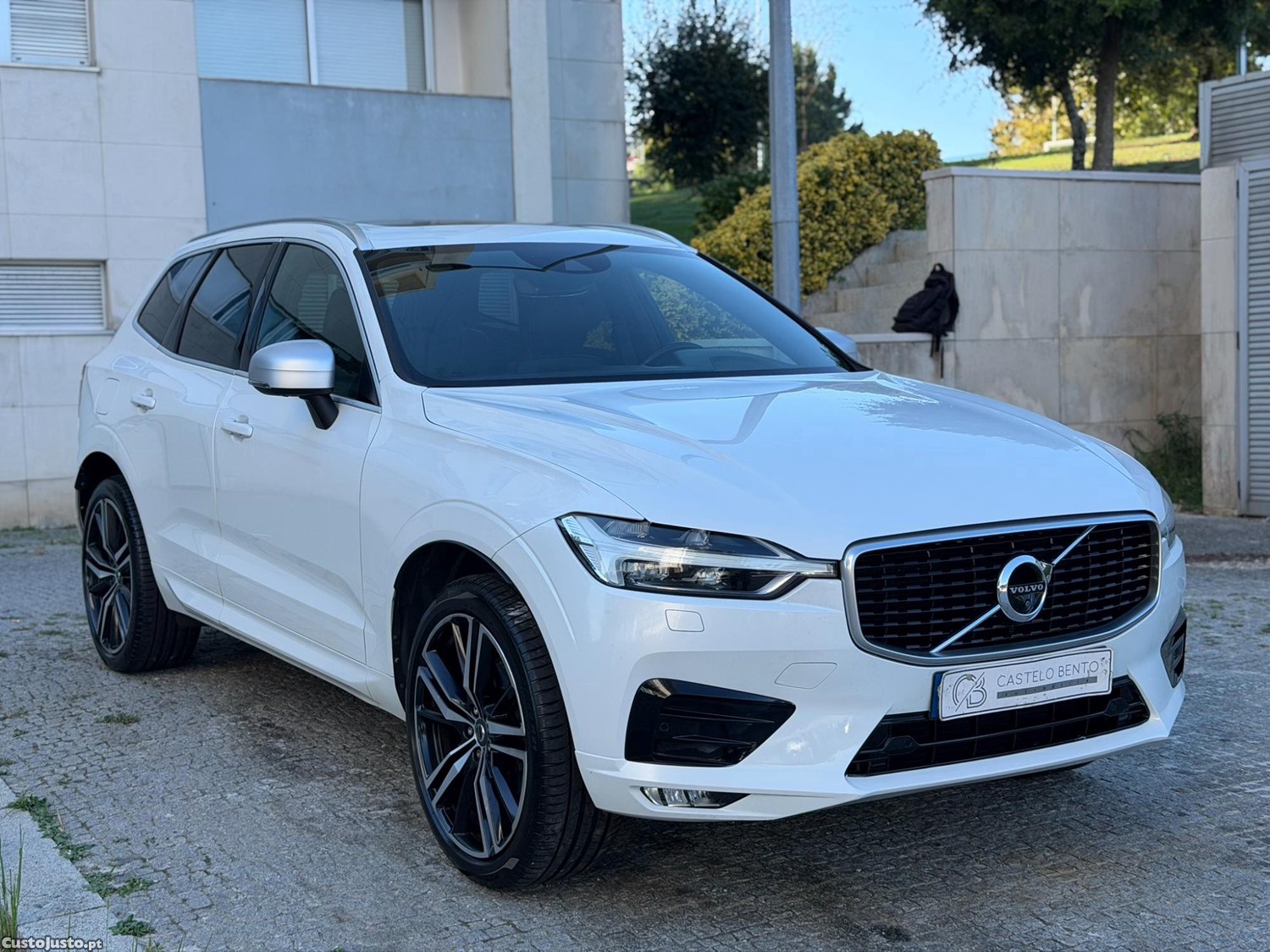 Volvo XC60 D4 AWD R-Design Geartronic Nacional - 17 — photo 2