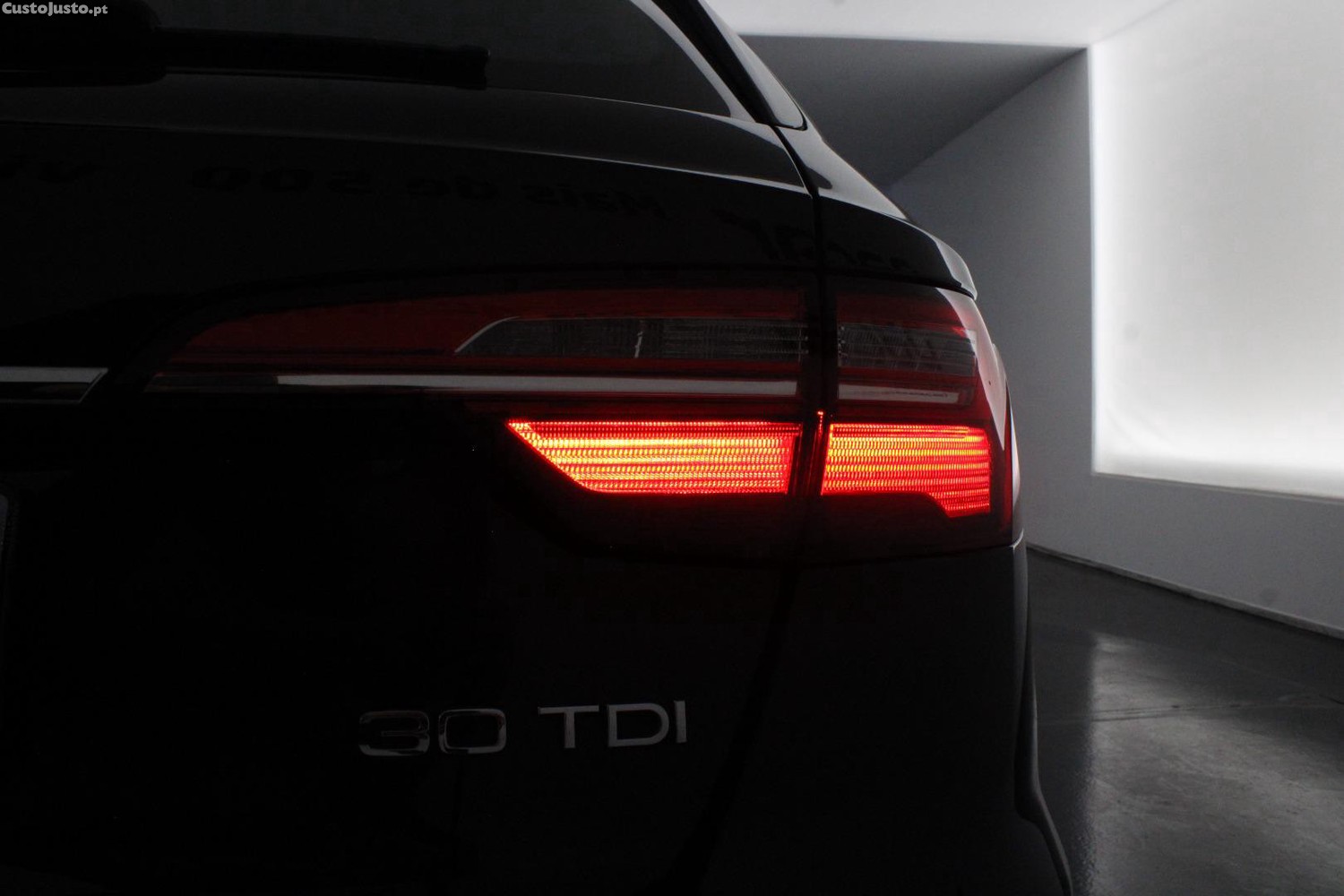 Audi A4 AVANT 30 TDI S-TRONIC — fotografia 4