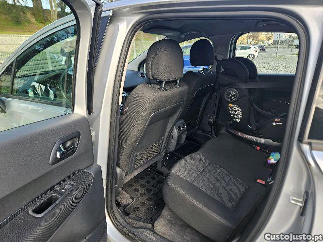 Peugeot 3008 1.6 HDI — fotografia 7