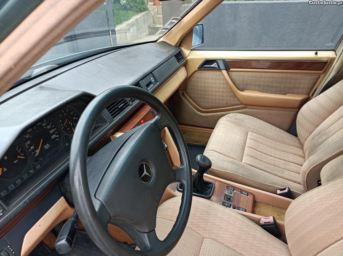 Mercedes-Benz E 250 Turbo - 91 — photo 4