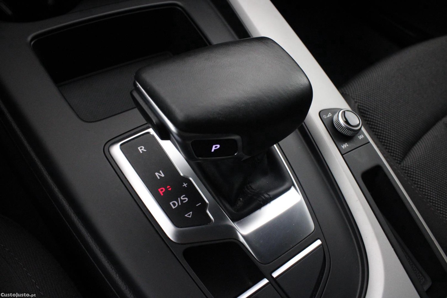 Audi A4 AVANT 30 TDI S-TRONIC — fotografia 18