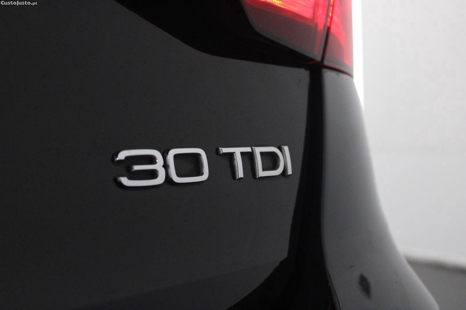 Audi A4 AVANT 30 TDI S-TRONIC — fotografia 3