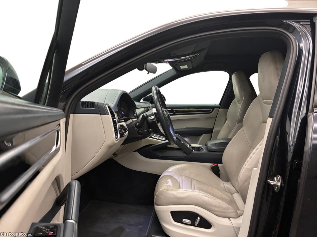 Porsche Cayenne Coupé E-Hybrid Tiptronic - 20 foto 3