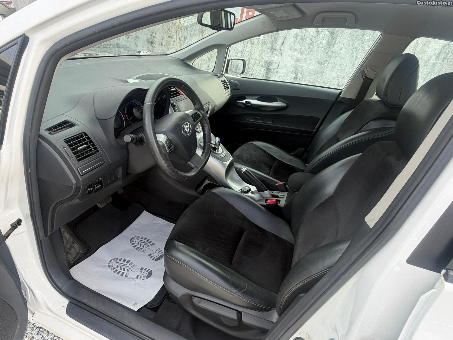 Toyota Auris 1.8 HSD Comfort +P.Sport+Navi — fotografia 8