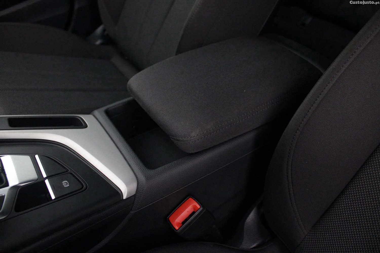 Audi A4 AVANT 30 TDI S-TRONIC — fotografia 12