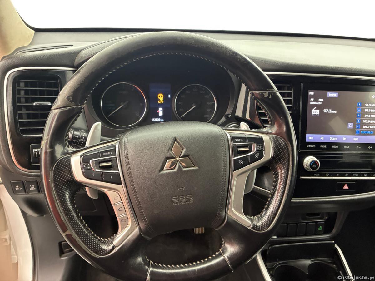 Mitsubishi Outlander 2.4 PHEV Twin Motor Business 4WD - 19 foto 5
