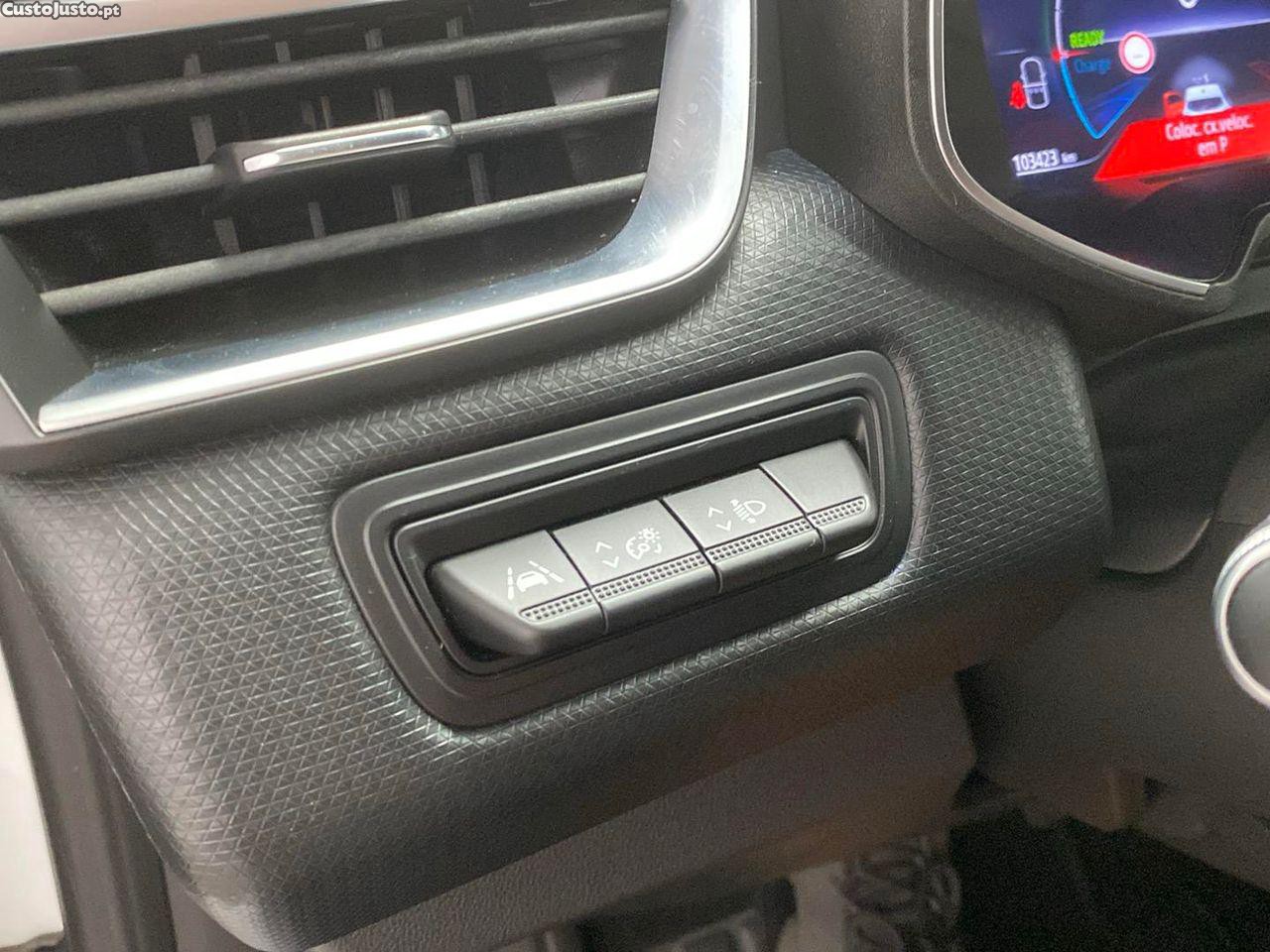 Renault Clio 1.6 E-Tech Exclusive — fotografia 7