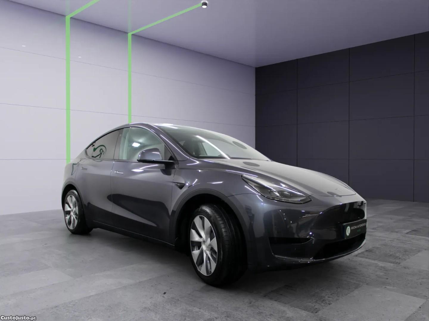 Tesla Model Y Standard — fotografia 12
