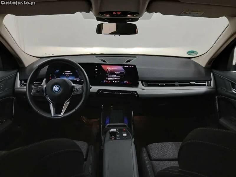 BMW iX2 eDrive20 - 24 — photo 5