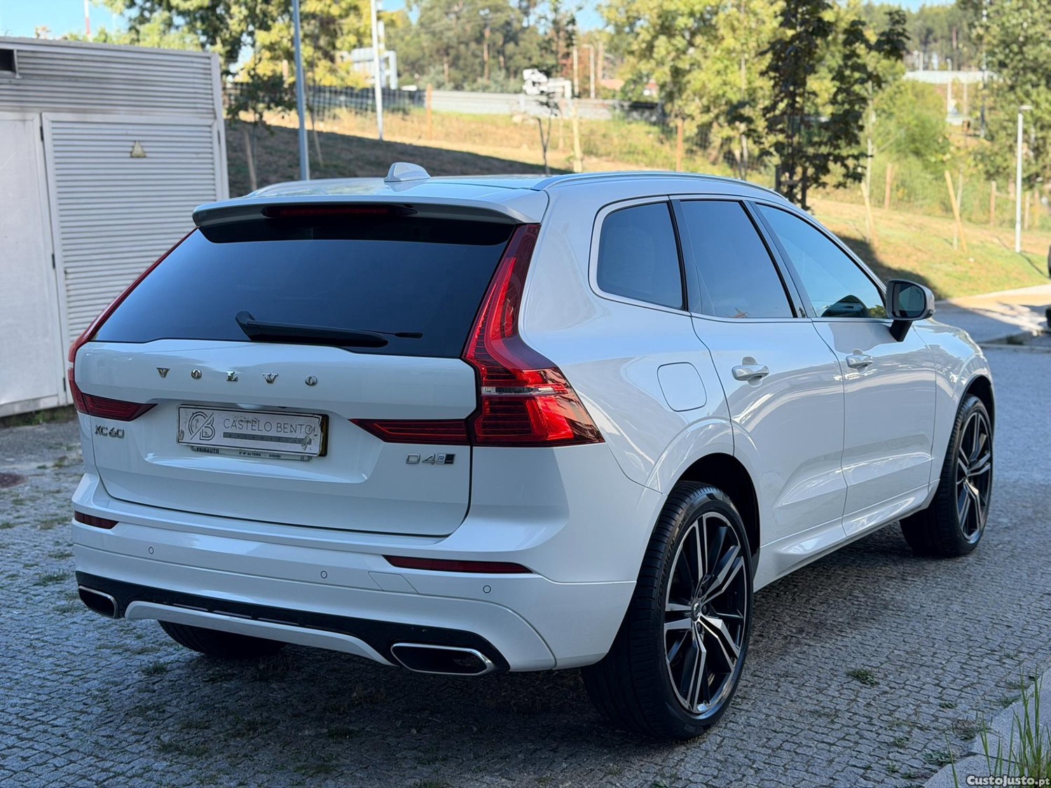 Volvo XC60 D4 AWD R-Design Geartronic Nacional - 17 — photo 3
