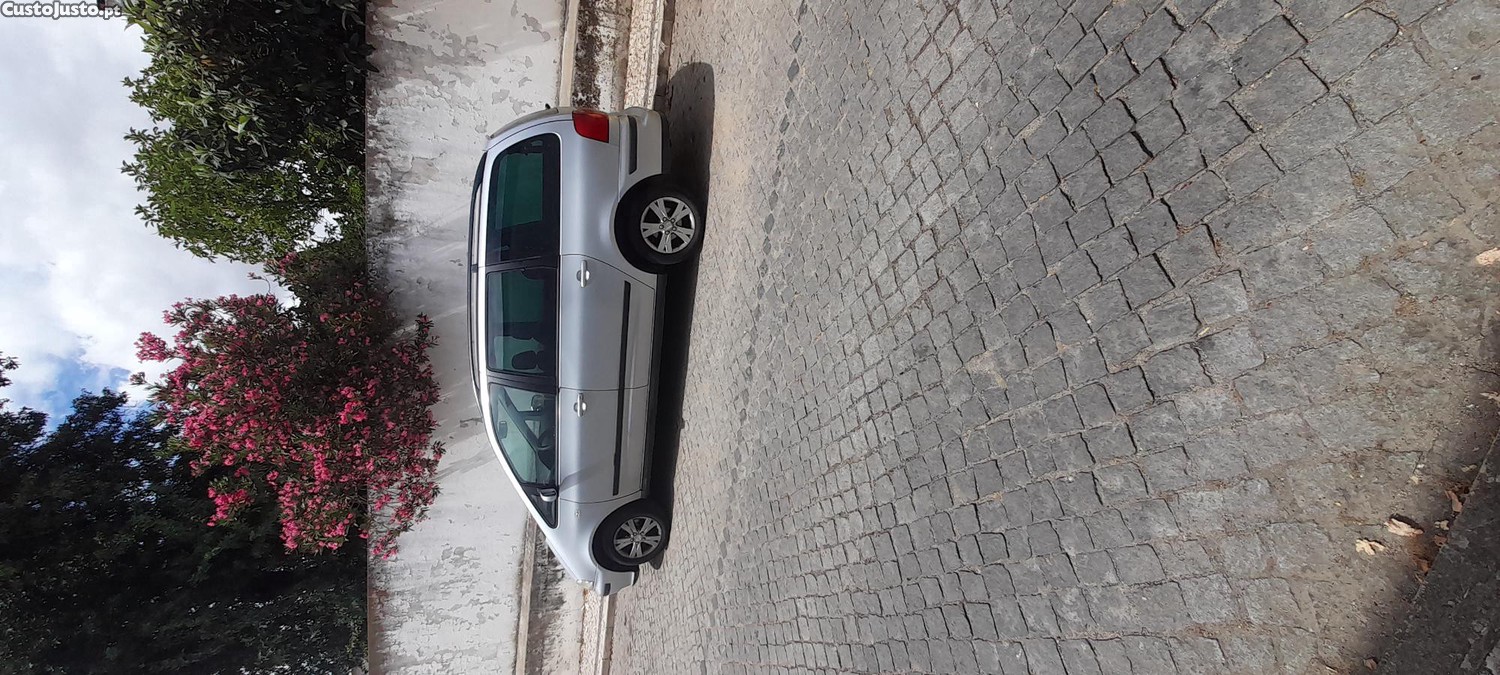 SEAT Alhambra Monovolume — fotografia 6