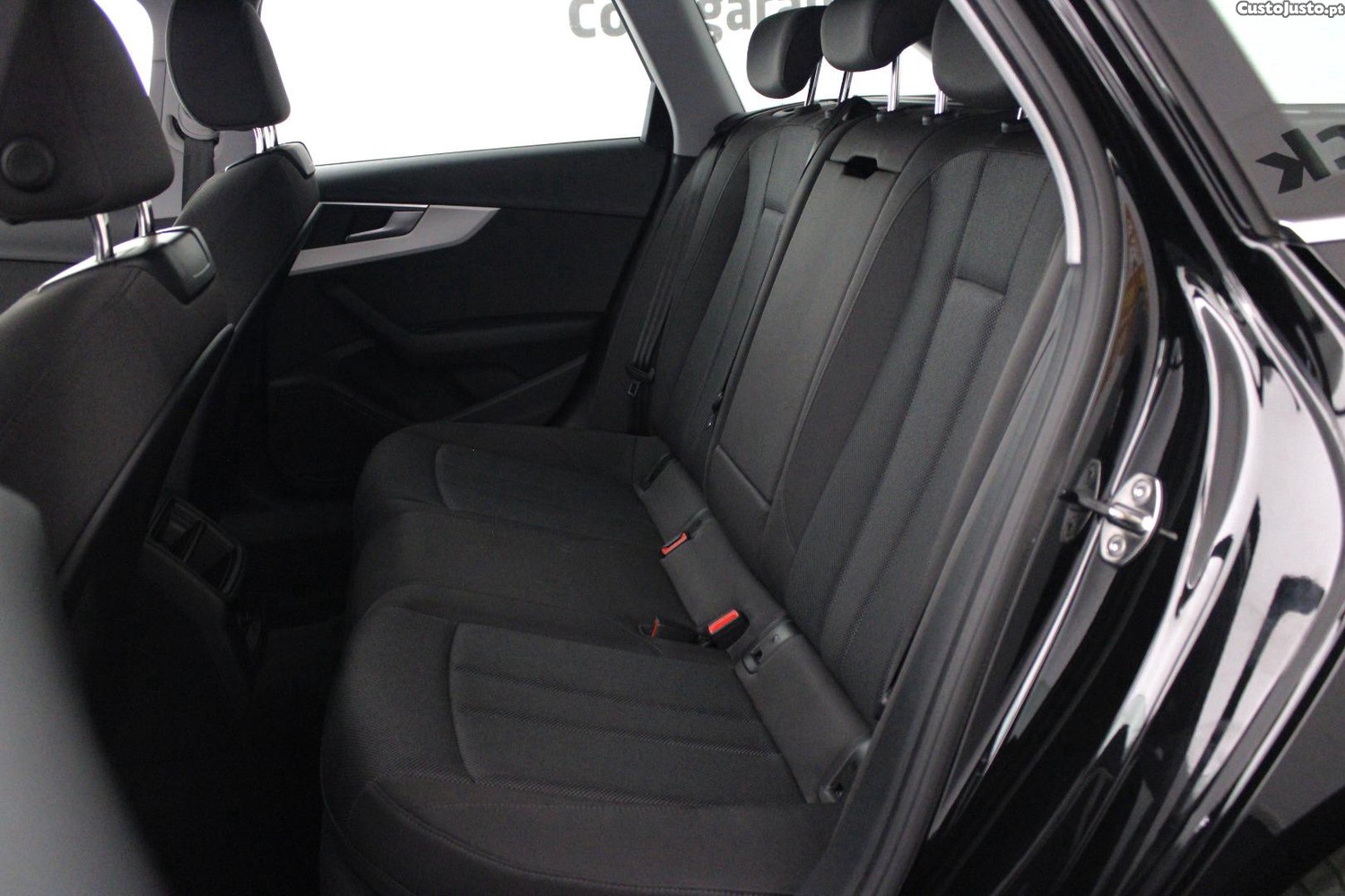 Audi A4 AVANT 30 TDI S-TRONIC — fotografia 10