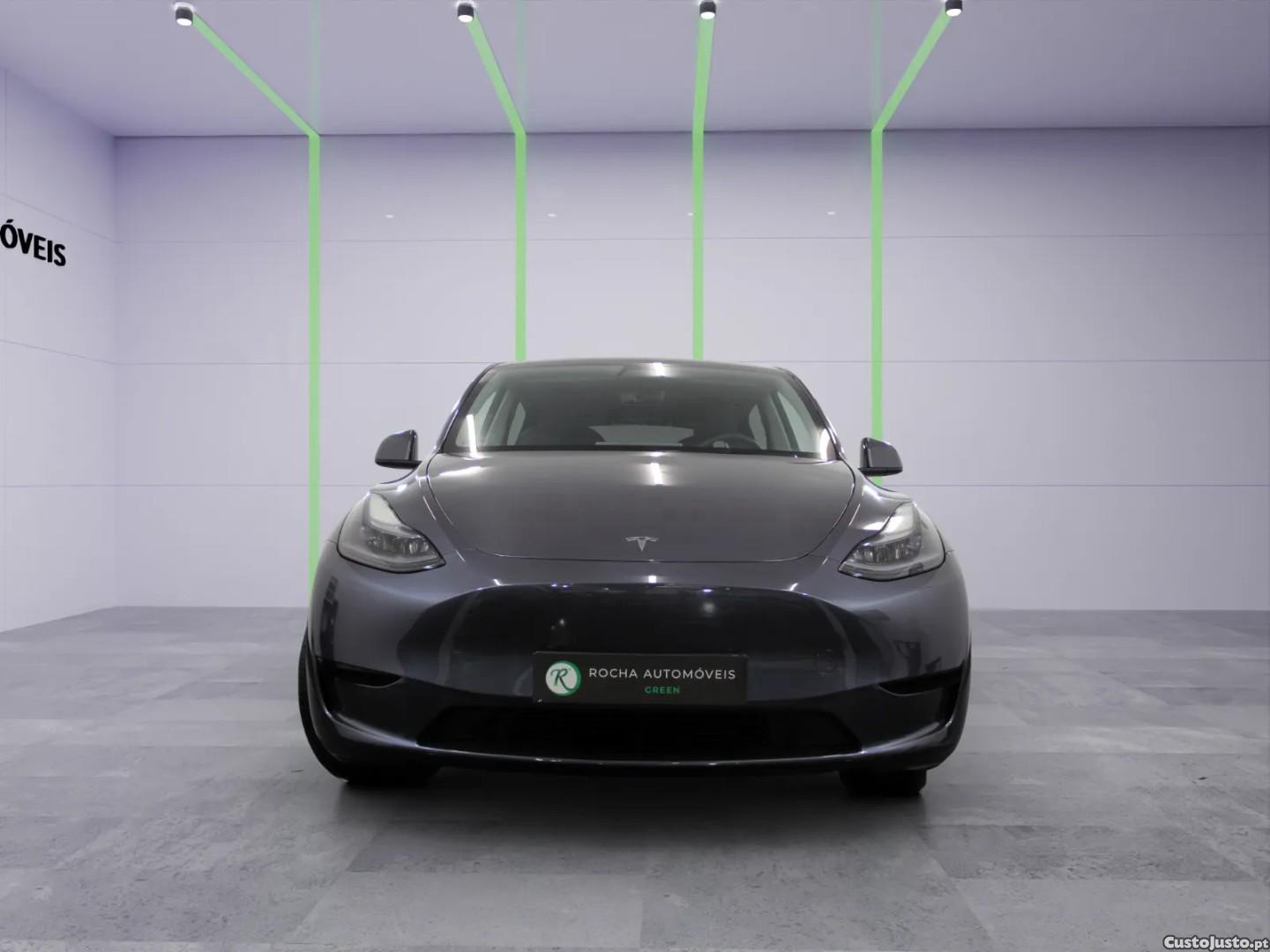 Tesla Model Y Standard — fotografia 13