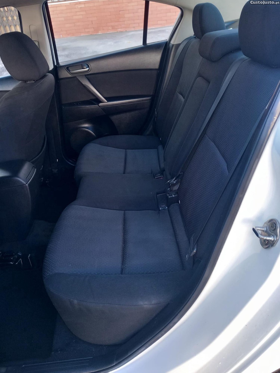 Mazda 3 1.6 hdi 109cv — fotografia 3