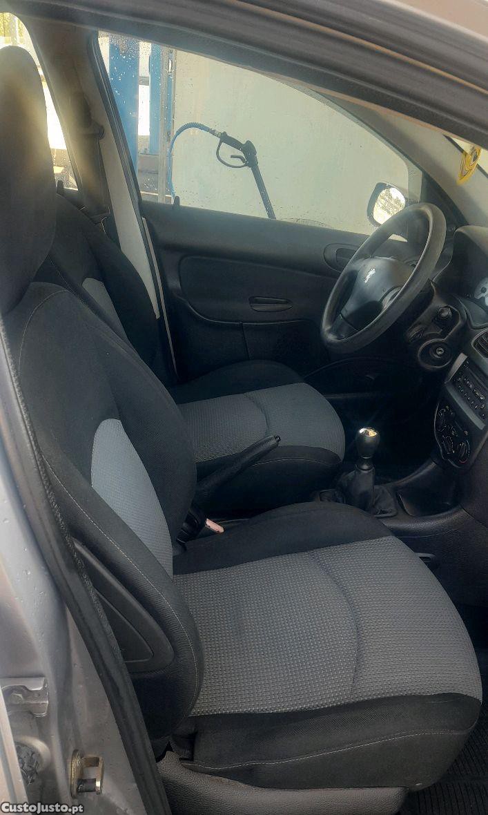 Peugeot 206 sw poucos kms muito económica — fotografia 3