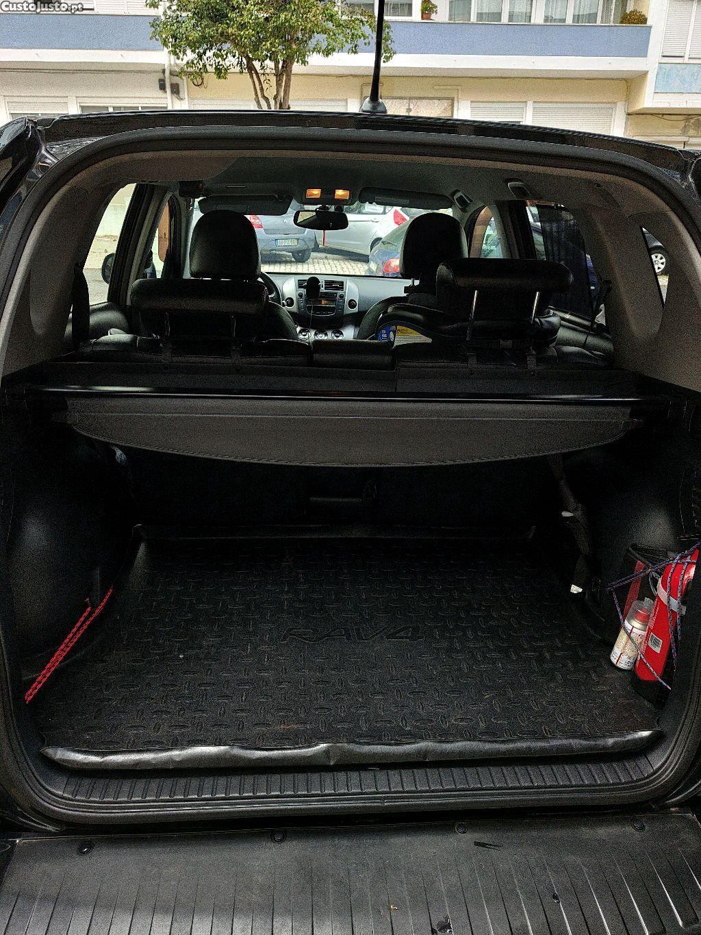 Toyota RAV4 AWD — fotografia 3