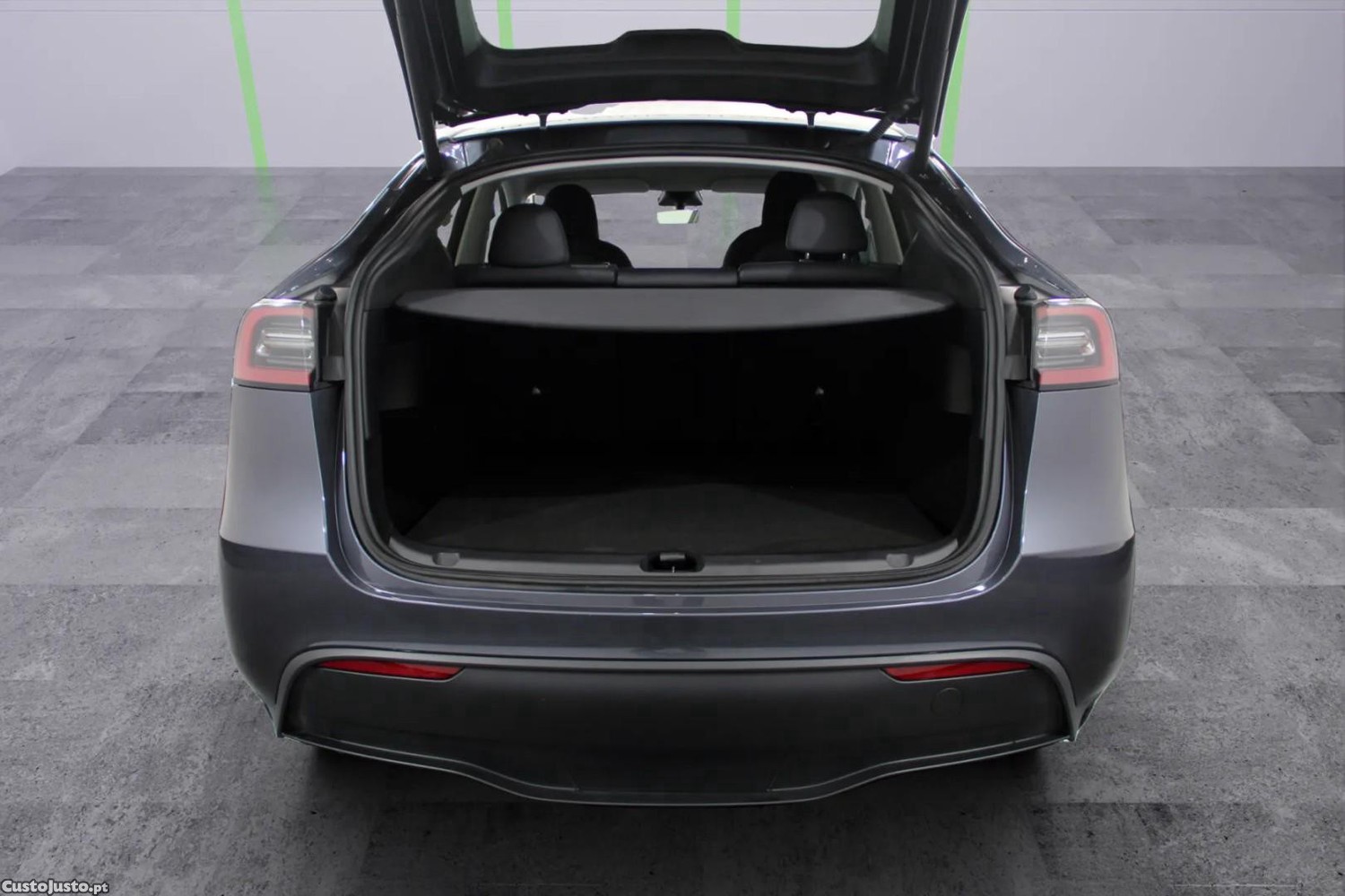 Tesla Model Y Standard — fotografia 10