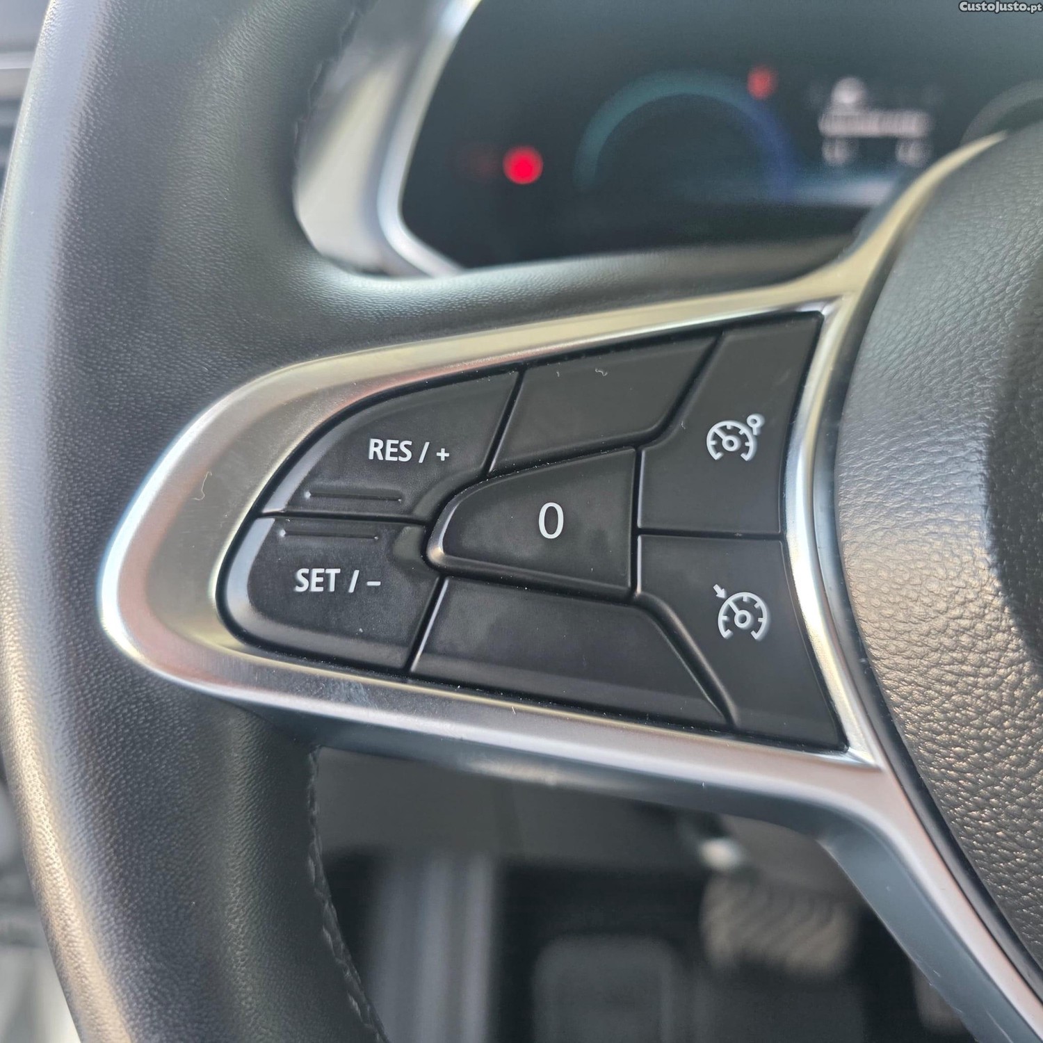 Renault Captur 1.6 E-Tech Plug-In Exclusive — fotografia 3