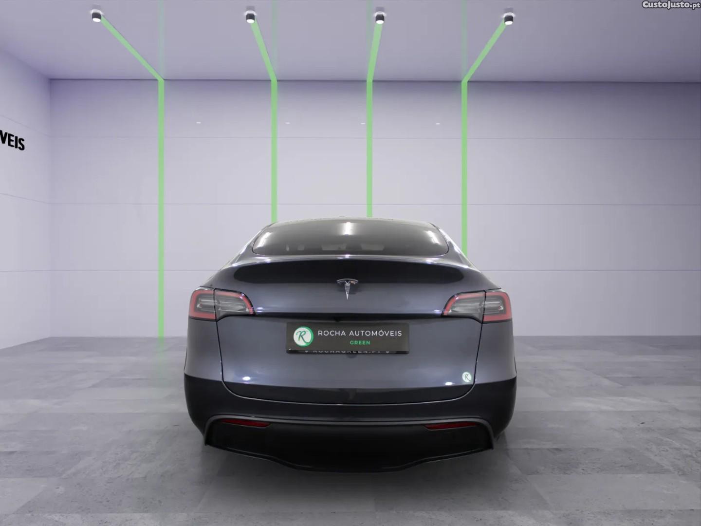 Tesla Model Y Standard — fotografia 11