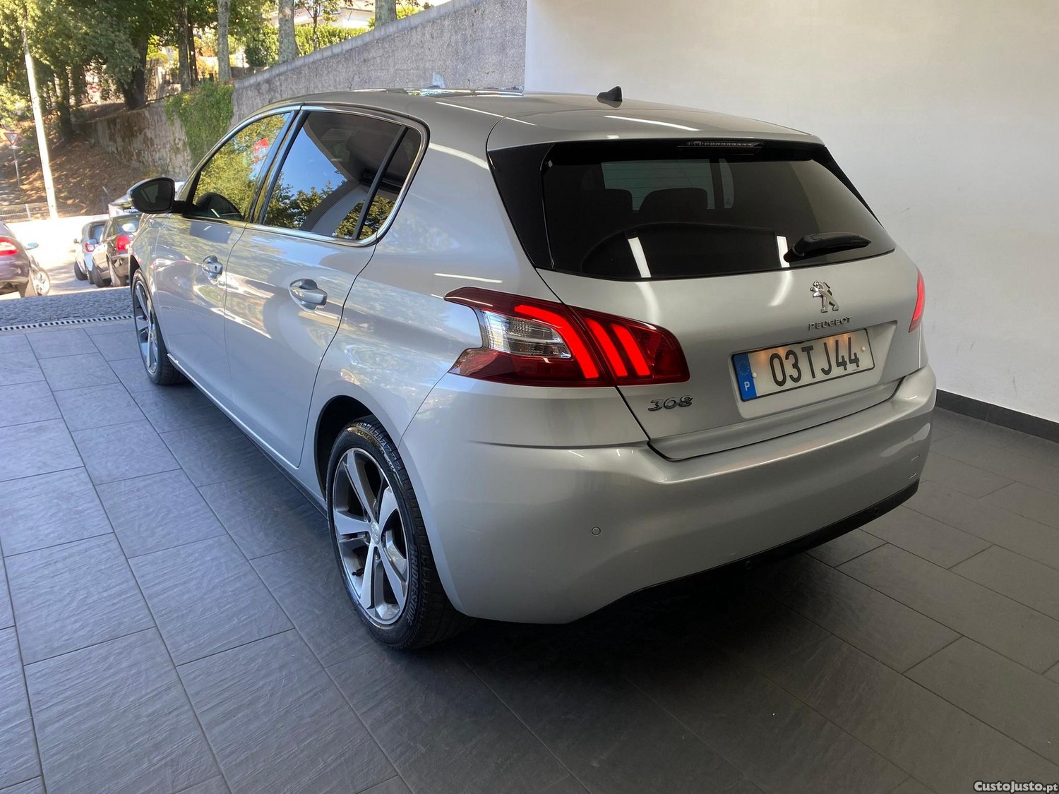 Peugeot 308 1.6 BlueHDi Allure J17 - 17 foto 4