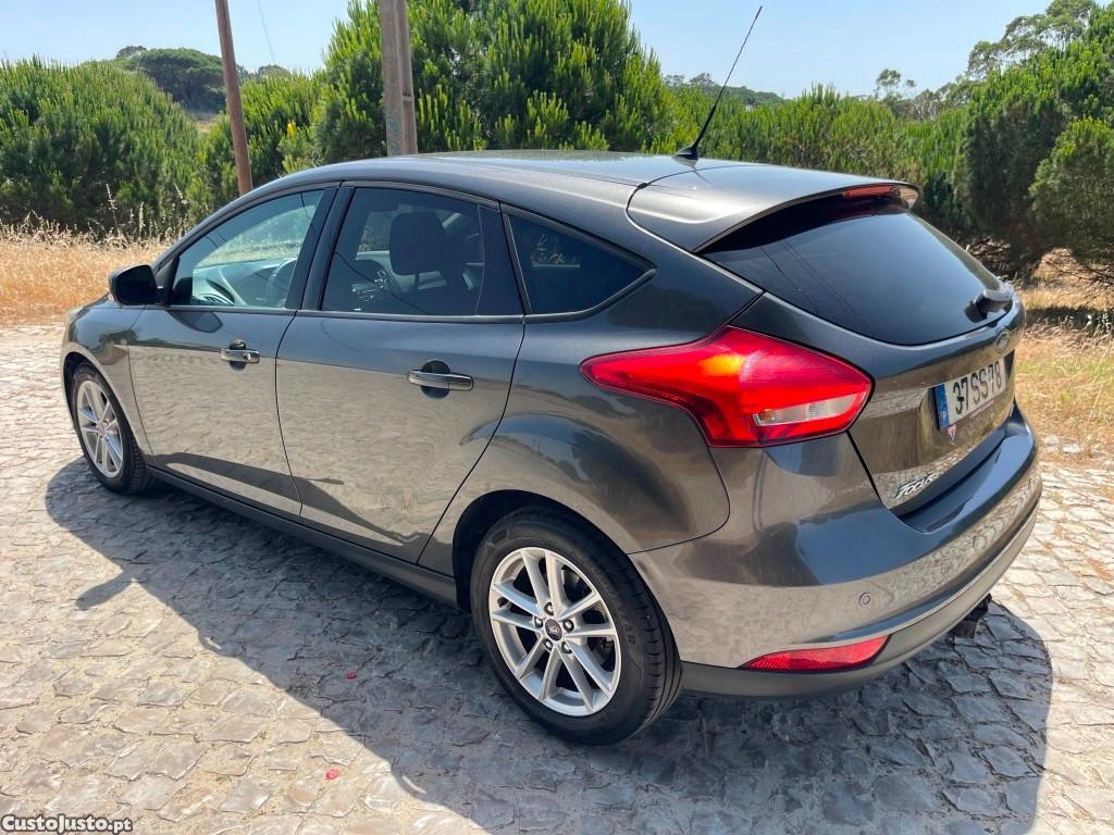 Ford Focus 1.0 SCTi — photo 4