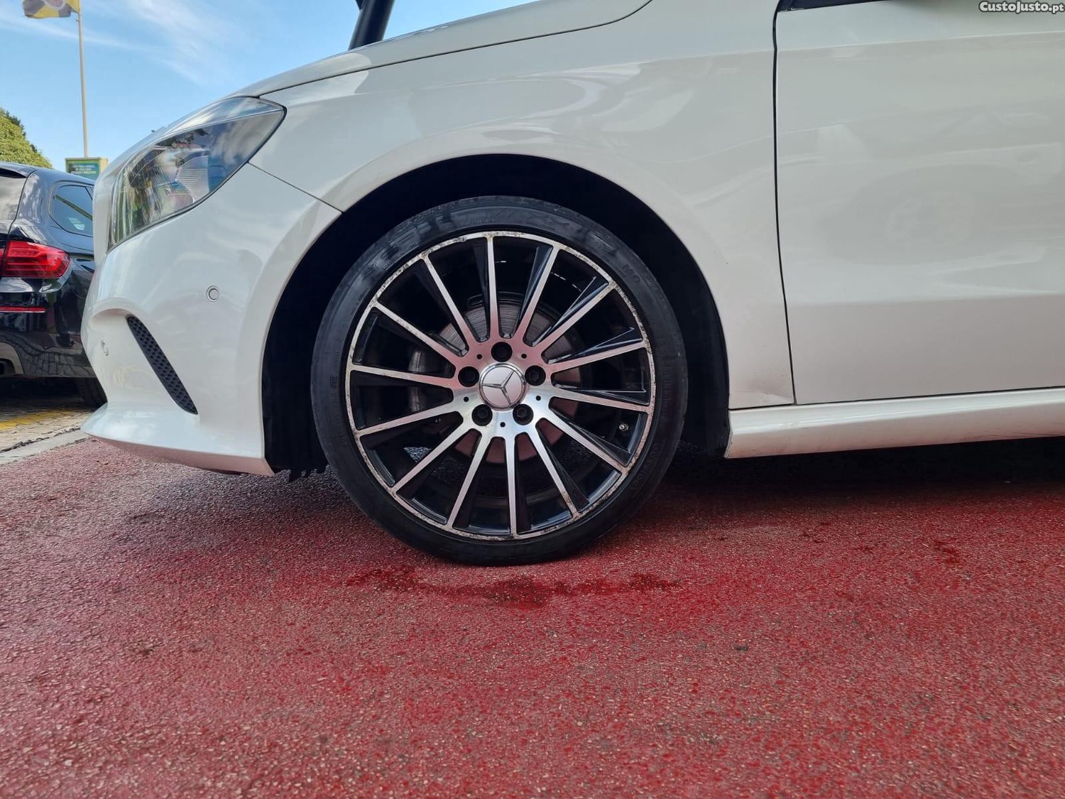 Mercedes-Benz A 180 180 D Line AMG - 16 foto 2