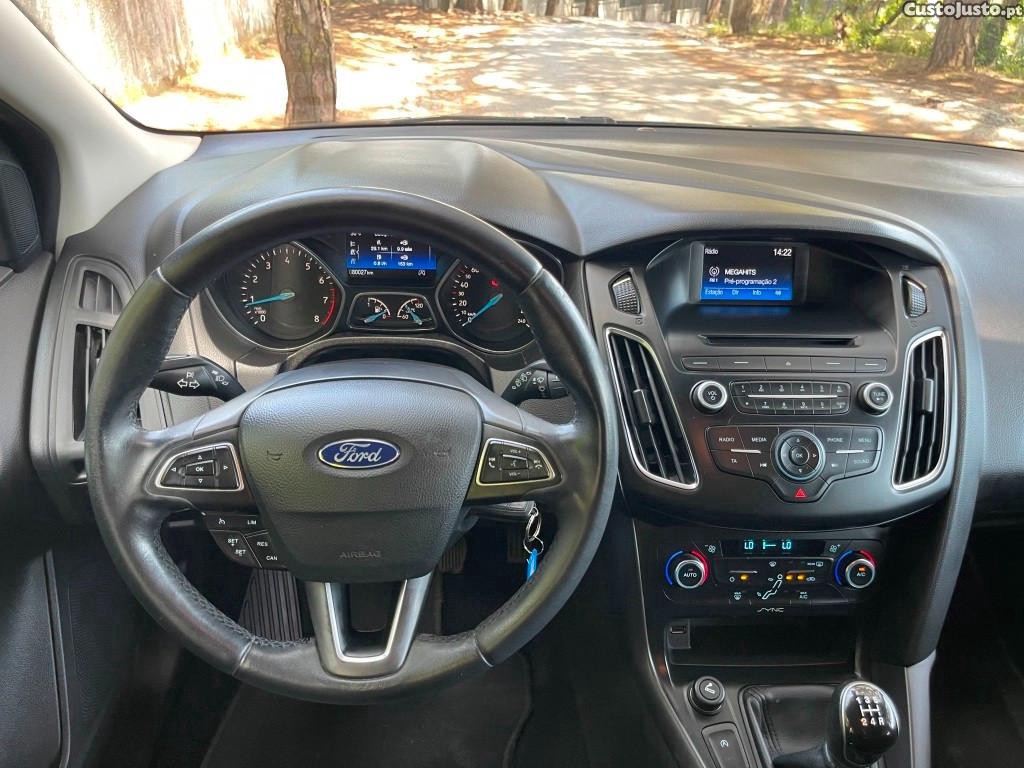Ford Focus 1.0 SCTi — photo 5