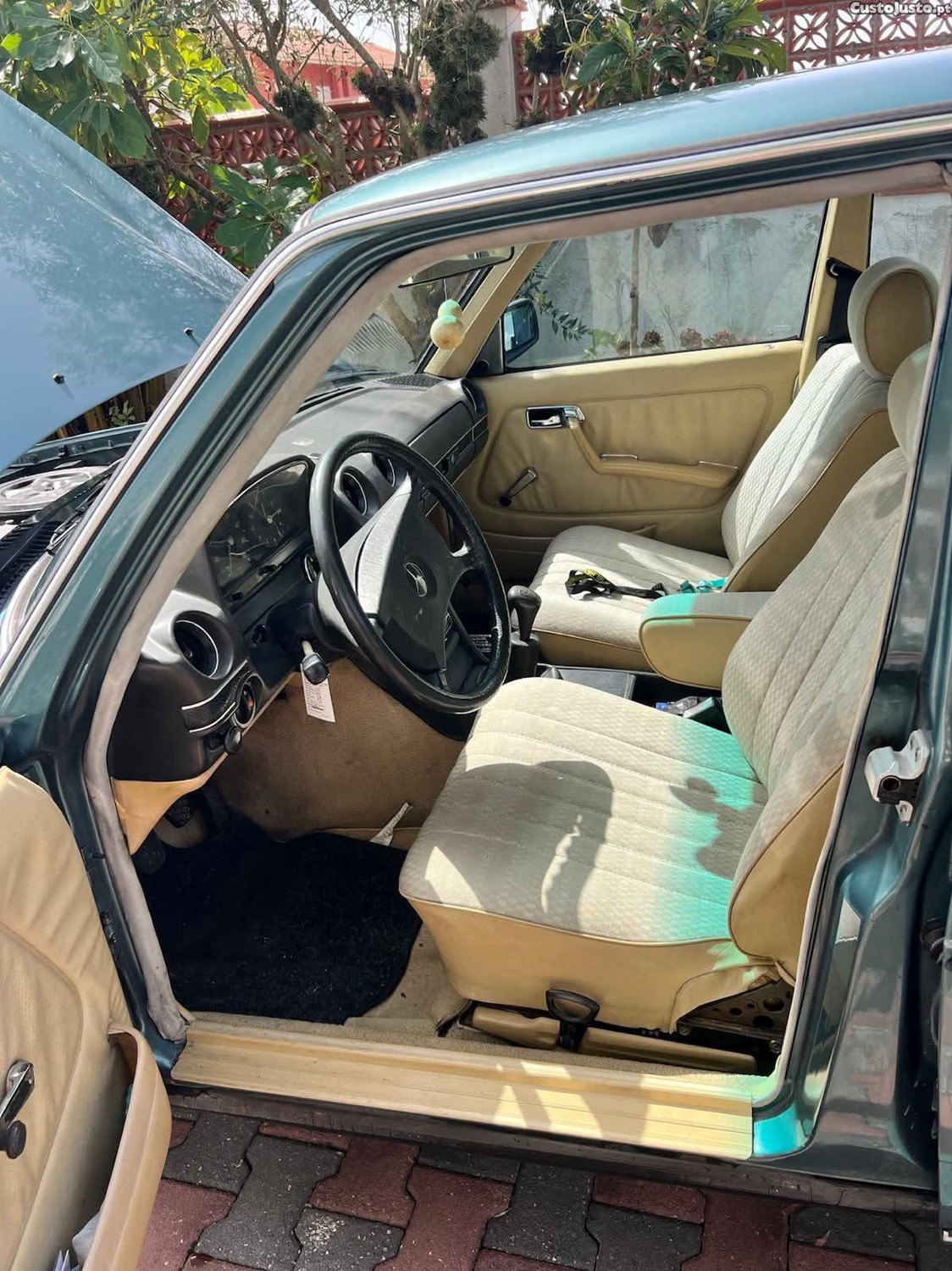 Mercedes-Benz 300 W123 300d — photo 3