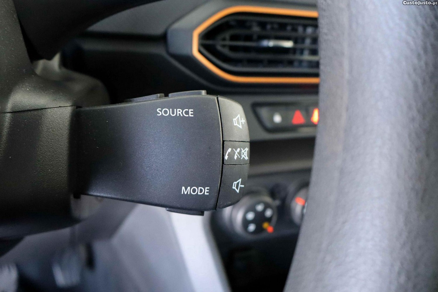 Dacia Sandero 1.0 TCe Essential — fotografia 3