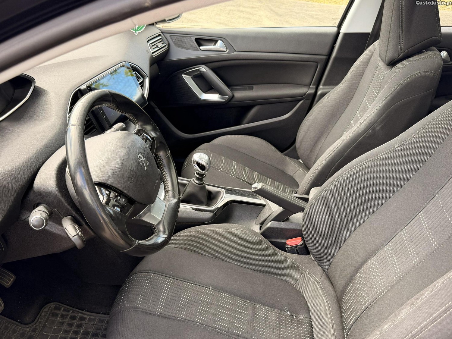 Peugeot 308 Allure — fotografia 6