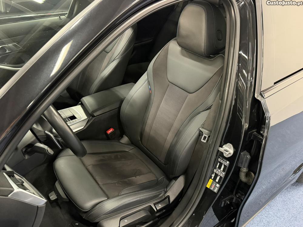 BMW 330 e Touring Pack M Aut — fotografia 14