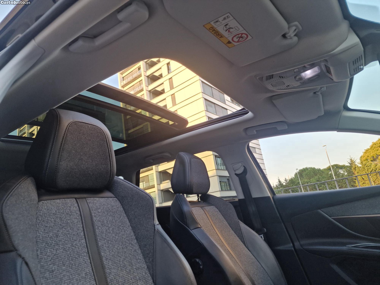 Peugeot 5008 1.2 Puretech Allure teto panoramico — fotografia 5