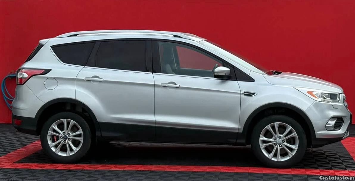 Ford Kuga 1.5 TDCI — fotografia 4