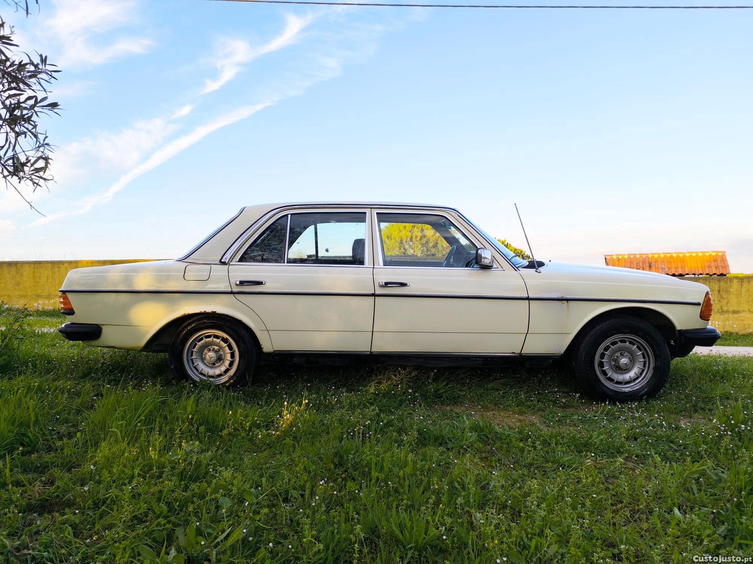 Mercedes-Benz  W123 200D foto 5